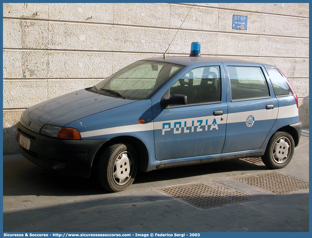 Polizia D3676
Polizia di Stato
Fiat Punto I serie
Parole chiave: PS;P.S.;Polizia;di;Stato;Pubblica;Sicurezza;Fiat;Punto