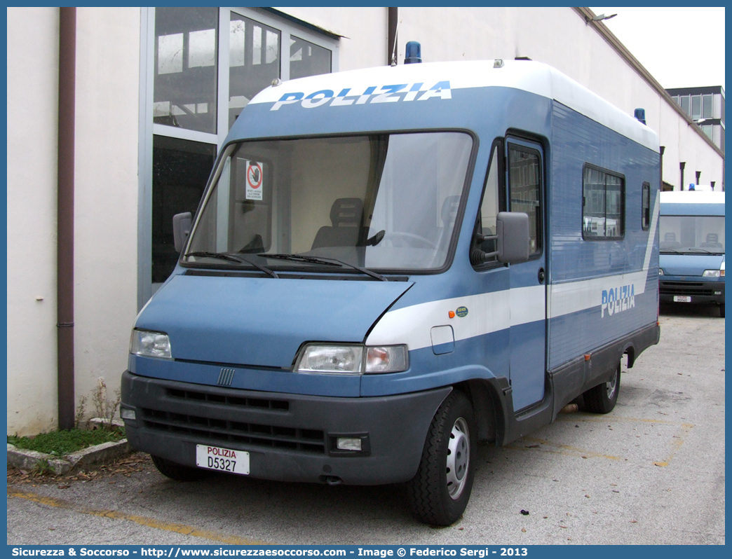 Polizia D5327
Polizia di Stato
Fiat Ducato II serie CM22N
Allestitore Orlandi S.r.l.
Parole chiave: PS;P.S.;Polizia;di;Stato;Pubblica;Sicurezza;Fiat;Ducato;CM22N;Orlandi;Stazione;Ufficio;Mobile