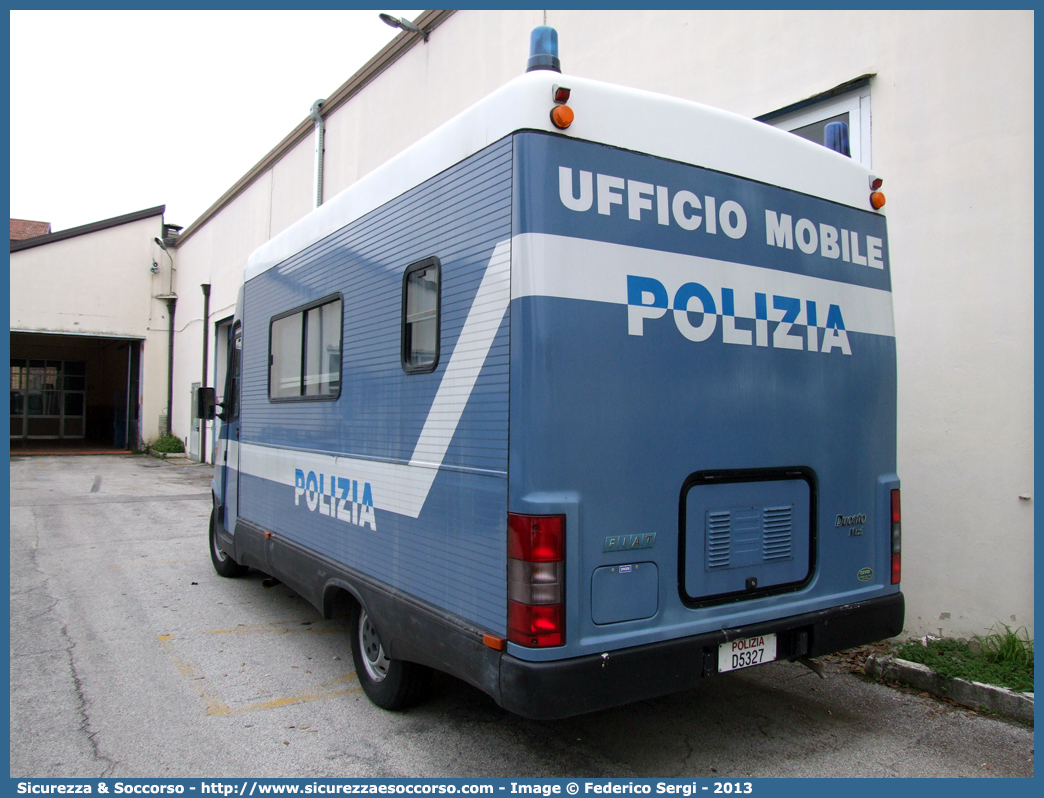 Polizia D5327
Polizia di Stato
Fiat Ducato II serie CM22N
Allestitore Orlandi S.r.l.
Parole chiave: PS;P.S.;Polizia;di;Stato;Pubblica;Sicurezza;Fiat;Ducato;CM22N;Orlandi;Stazione;Ufficio;Mobile