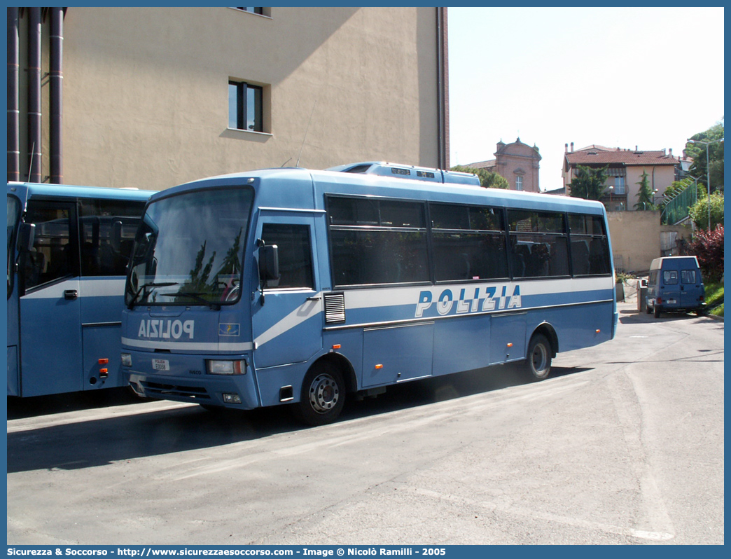 Polizia E0058
Polizia di Stato
Polizia Stradale
Iveco Cacciamali 100E18
Parole chiave: Polizia;Stato;Polizia di Stato;Stradale;Iveco;Cacciamali;100E18;Pullman Azzurro;E0058