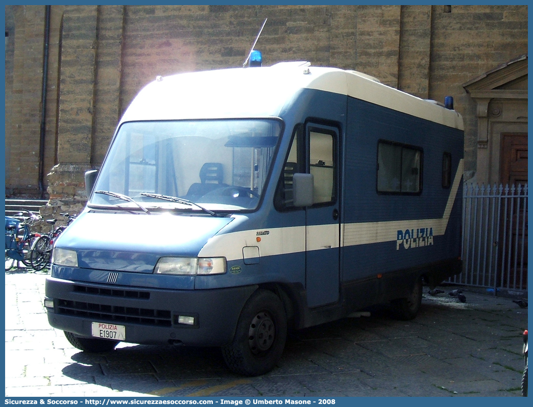 Polizia E1907
Polizia di Stato
Fiat Ducato II serie CM22N
Allestitore Orlandi S.r.l.

Parole chiave: PS;P.S.;Polizia;di;Stato;Pubblica;Sicurezza;Fiat;Ducato;CM22N;Orlandi;Stazione;Ufficio;Mobile