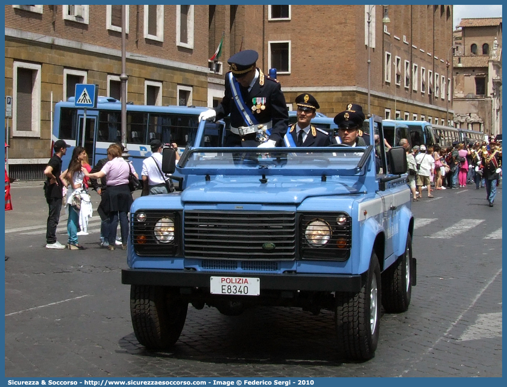 Polizia E8340
Polizia di Stato
Land Rover Defender 90
(variante)
Parole chiave: Polizia di Stato;Polizia;PS;Land Rover;Defender 90;E8340