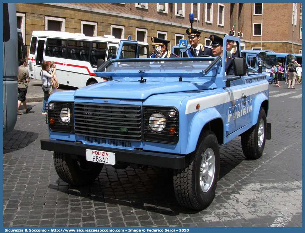 Polizia E8340
Polizia di Stato
Land Rover Defender 90
(variante)
Parole chiave: Polizia di Stato;Polizia;PS;Land Rover;Defender 90;E8340