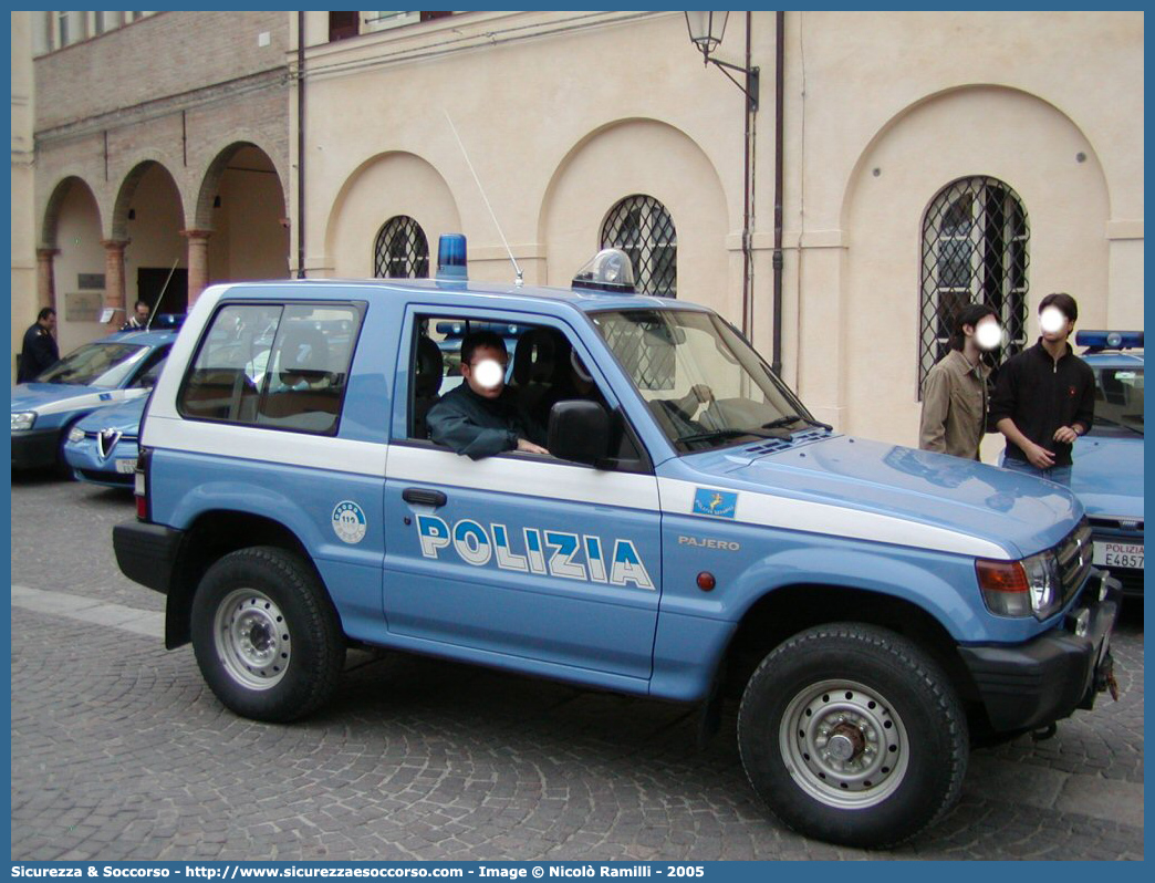 Polizia E8545
Polizia di Stato
Polizia Stradale
Mitsubishi Pajero V20 SWB
Parole chiave: PS;P.S.;Polizia;di;Stato;Polizia;Pubblica;Sicurezza;Stradale;Mitsubishi;Pajero;V20;SWB