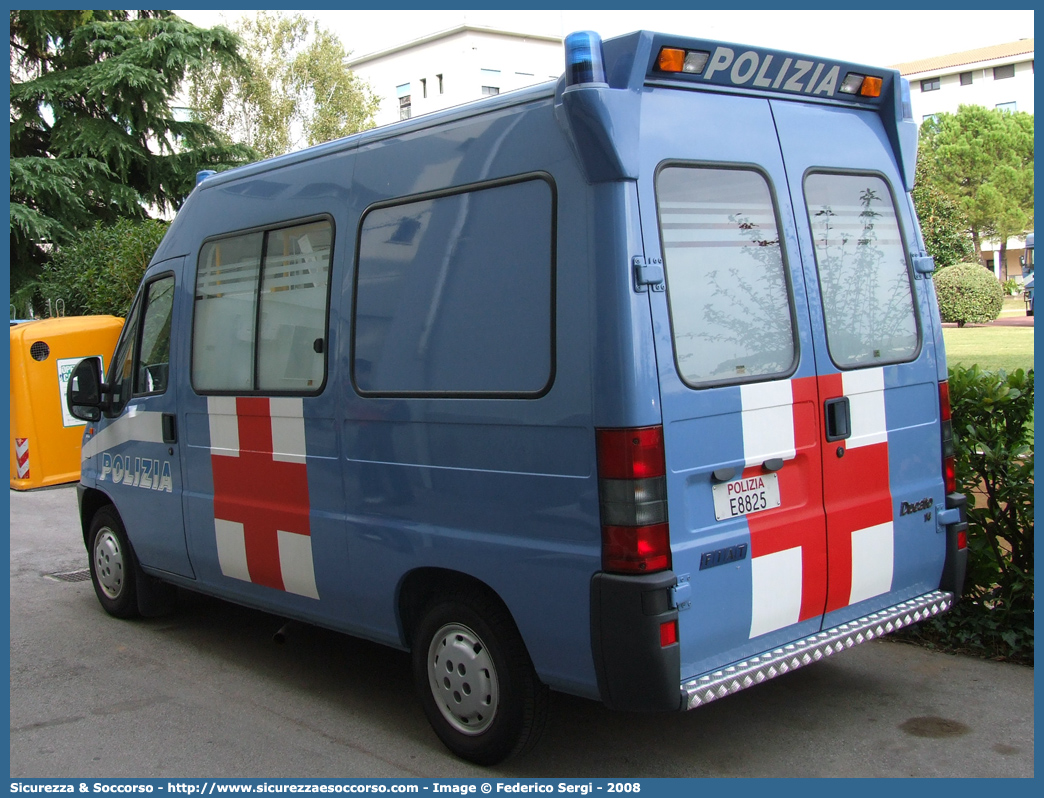 Polizia E8825
Polizia di Stato
Servizio Sanitario
Fiat Ducato II serie
Parole chiave: PS;P.S.;Polizia;di;Stato;Pubblica;Sicurezza;Servizio;Sanitario;Fiat;Ducato;Savio;Boneschi