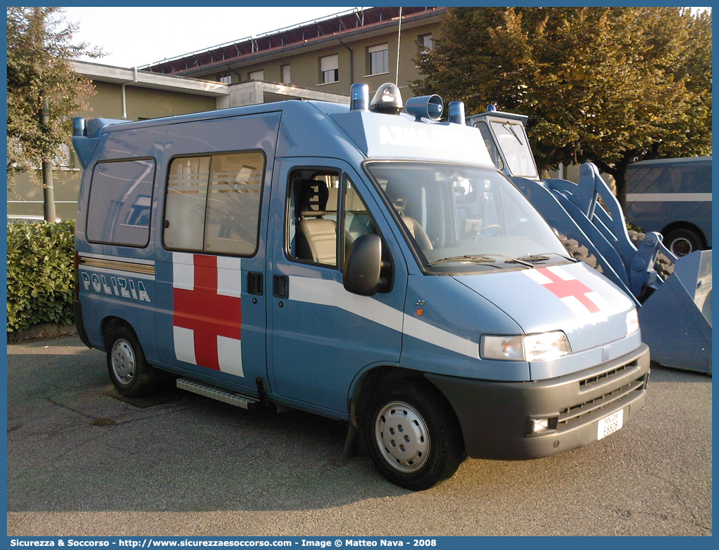 Polizia E8828
Polizia di Stato
Servizio Sanitario
Fiat Ducato II serie
Parole chiave: PS;P.S.;Polizia;di;Stato;Pubblica;Sicurezza;Servizio;Sanitario;Fiat;Ducato;Savio;Boneschi