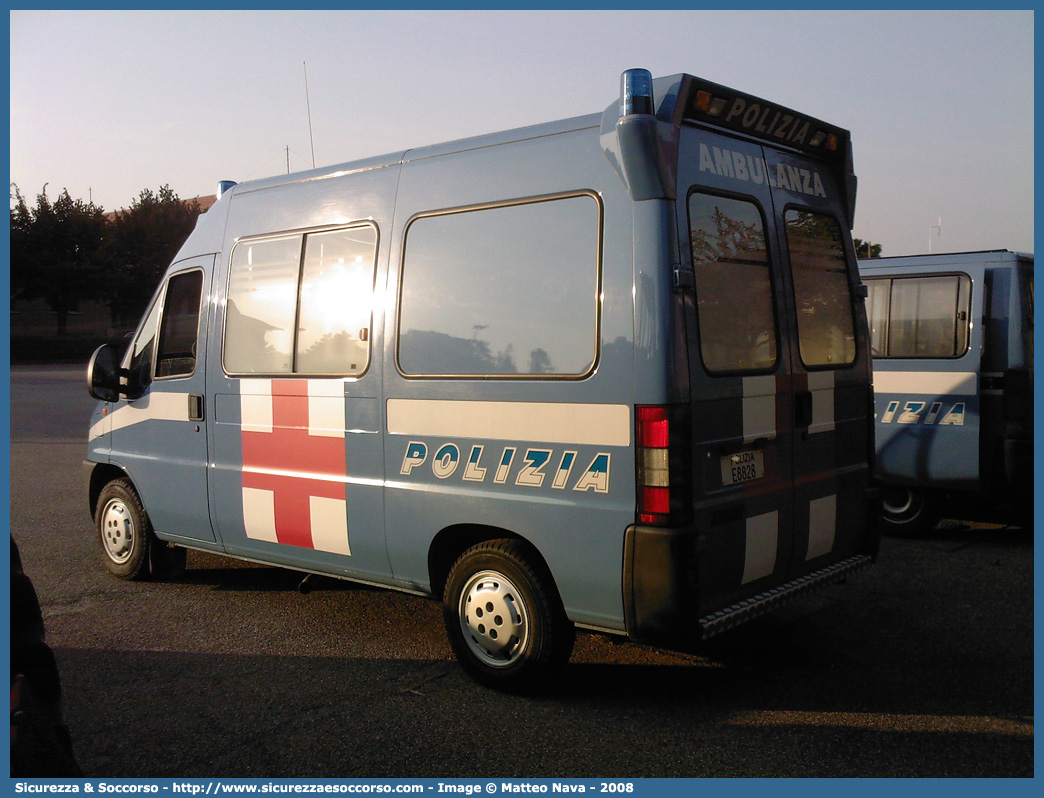 Polizia E8828
Polizia di Stato
Servizio Sanitario
Fiat Ducato II serie
Parole chiave: PS;P.S.;Polizia;di;Stato;Pubblica;Sicurezza;Servizio;Sanitario;Fiat;Ducato;Savio;Boneschi