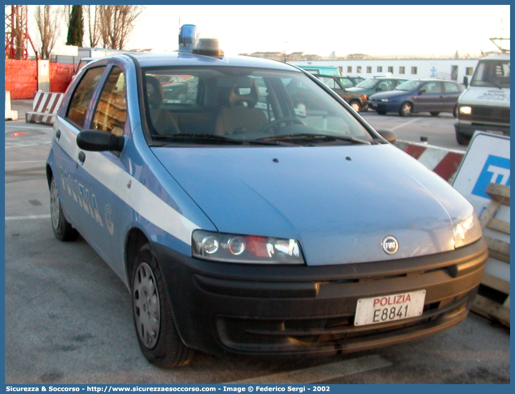 Polizia E8841
Polizia di Stato
Fiat Punto II serie
Parole chiave: Polizia di Stato;Polizia;PS;Fiat;Punto;E8841