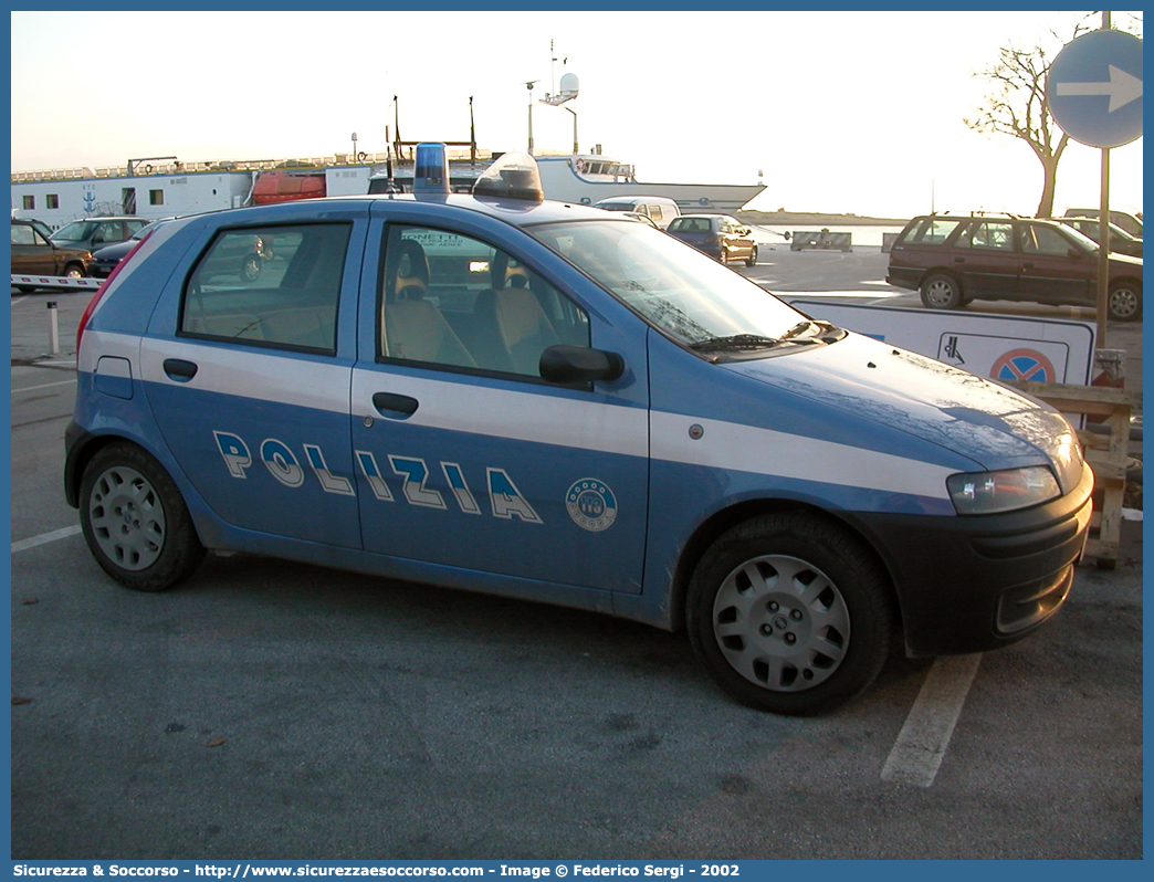 Polizia E8841
Polizia di Stato
Fiat Punto II serie
Parole chiave: Polizia di Stato;Polizia;PS;Fiat;Punto;E8841