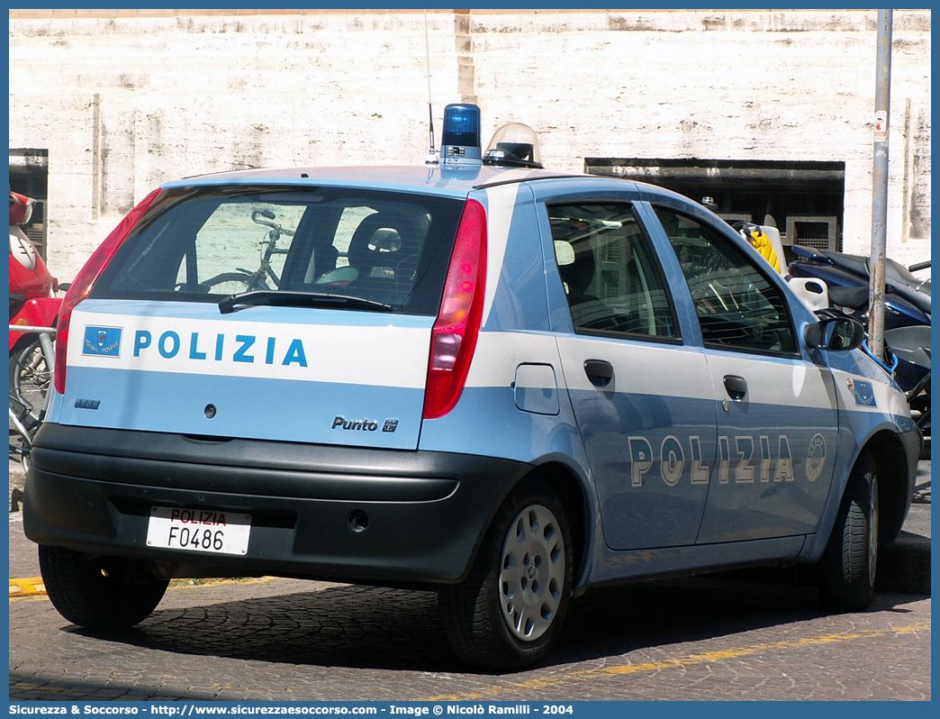 Polizia F0486
Polizia di Stato
Polizia delle Comunicazioni
Fiat Punto II serie
Parole chiave: Polizia di Stato;Polizia;PS;Polizia delle Comunicazioni;Fiat;Punto;II serie;F0486