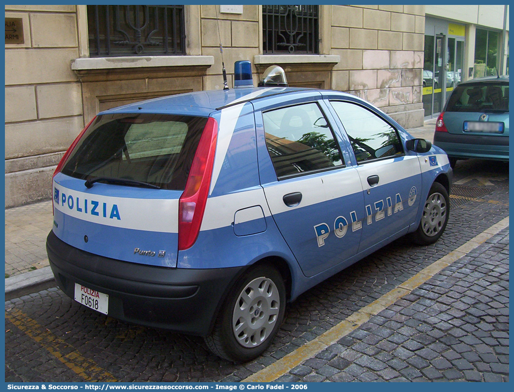 Polizia F0618
Polizia di Stato
Polizia delle Comunicazioni
Fiat Punto II serie
Parole chiave: Polizia di Stato;Polizia;PS;Polizia delle Comunicazioni;Fiat;Punto;II serie;F0618