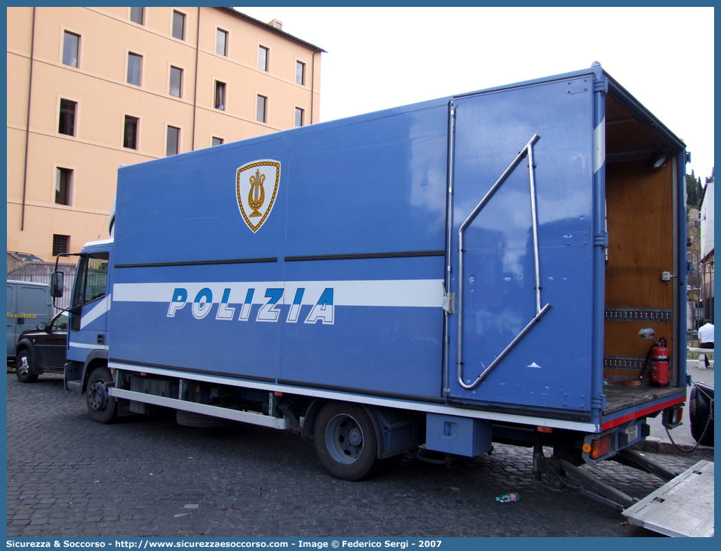 Polizia F0815
Polizia di Stato
Banda Musicale
Iveco EuroCargo 100E18 I serie
Parole chiave: PS;P.S.;Polizia;di;Stato;Pubblica;Sicurezza;Banda;Musicale;Iveco;EuroCargo;100E18