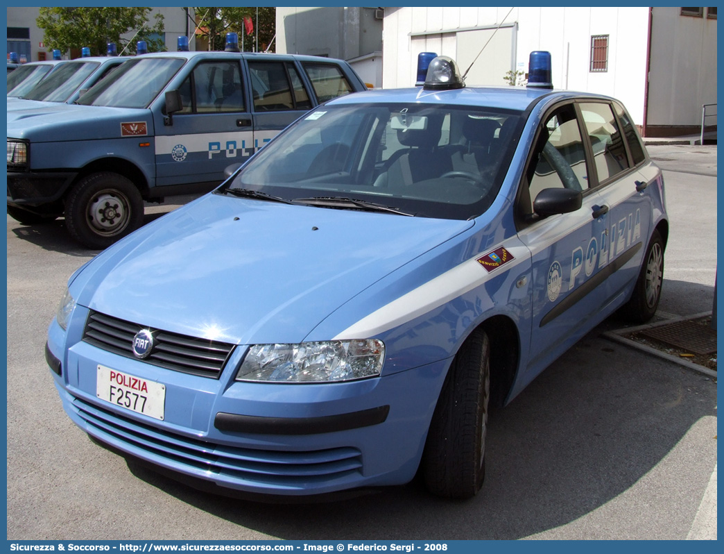 Polizia F2577
Polizia di Stato
Reparto Volo
Fiat Stilo II serie
Parole chiave: PS;P.S.;Polizia;di;Stato;Polizia;Reparto;Volo;Fiat;Stilo