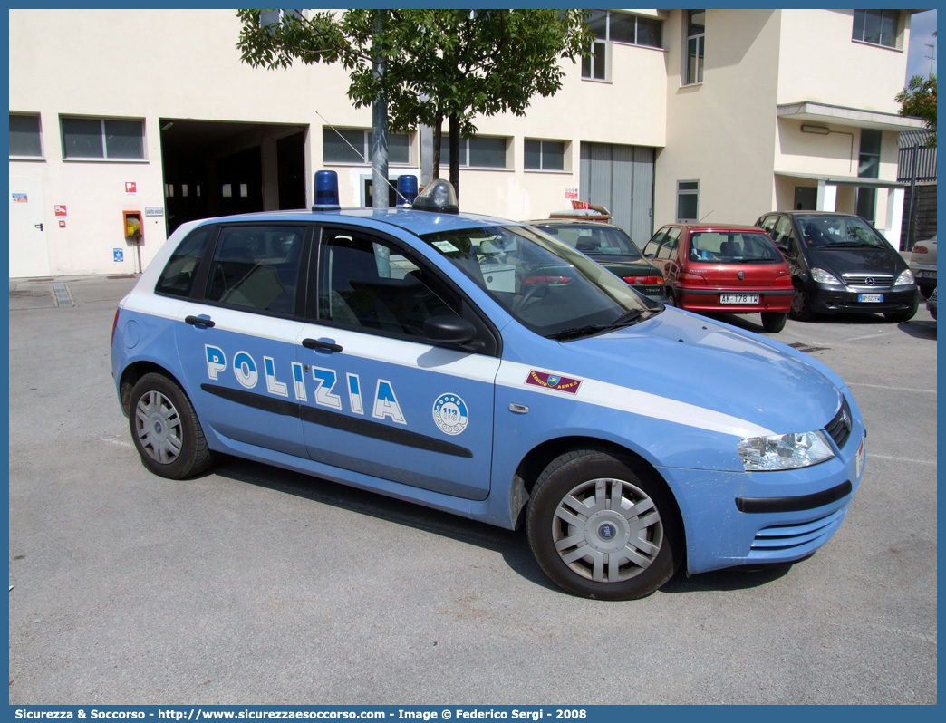 Polizia F2577
Polizia di Stato
Reparto Volo
Fiat Stilo II serie
Parole chiave: PS;P.S.;Polizia;di;Stato;Polizia;Reparto;Volo;Fiat;Stilo