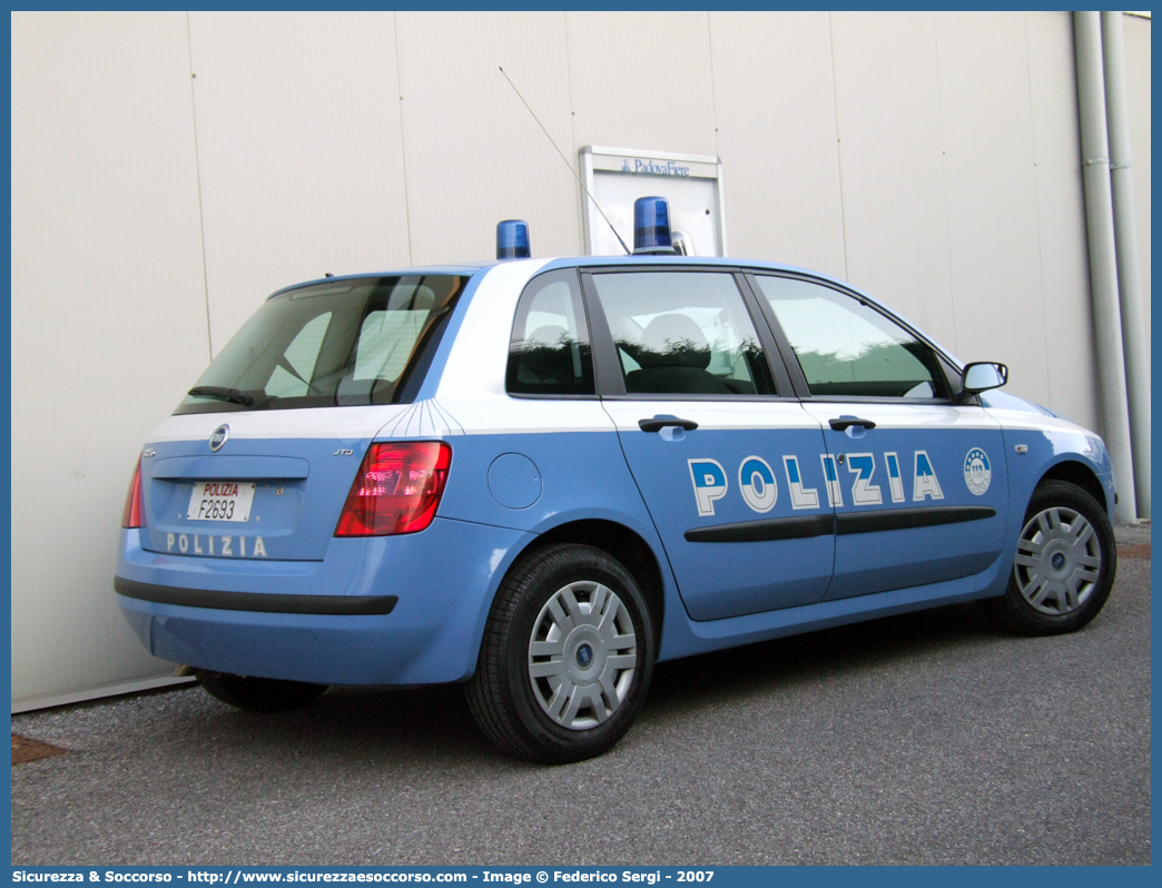 Polizia  F2693
Polizia di Stato
Fiat Stilo II serie
Parole chiave: PS;P.S.;Polizia;di;Stato;Pubblica;Sicurezza;Fiat;Stilo;F2693