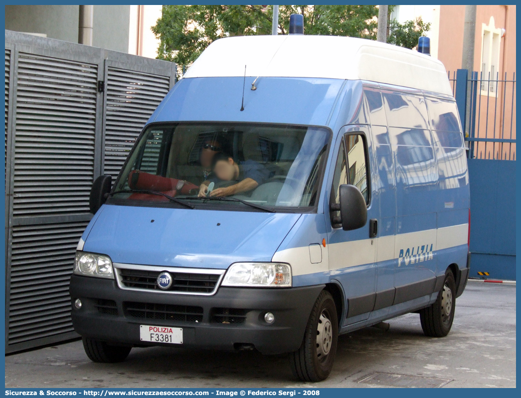 Polizia F3381
Polizia di Stato
Banda Musicale
Fiat Ducato II serie restyling
Parole chiave: Polizia di Stato;Polizia;PS;Banda Musicale;Fiat;Ducato;III serie;F3381