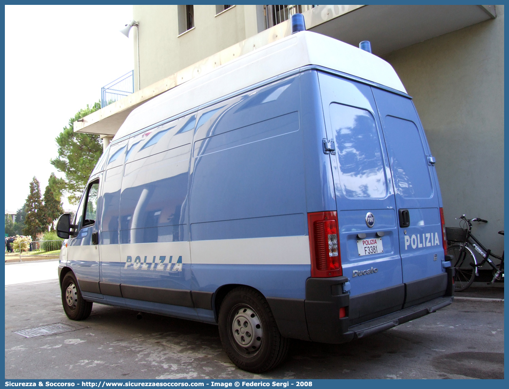 Polizia F3381
Polizia di Stato
Banda Musicale
Fiat Ducato II serie restyling
Parole chiave: Polizia di Stato;Polizia;PS;Banda Musicale;Fiat;Ducato;III serie;F3381