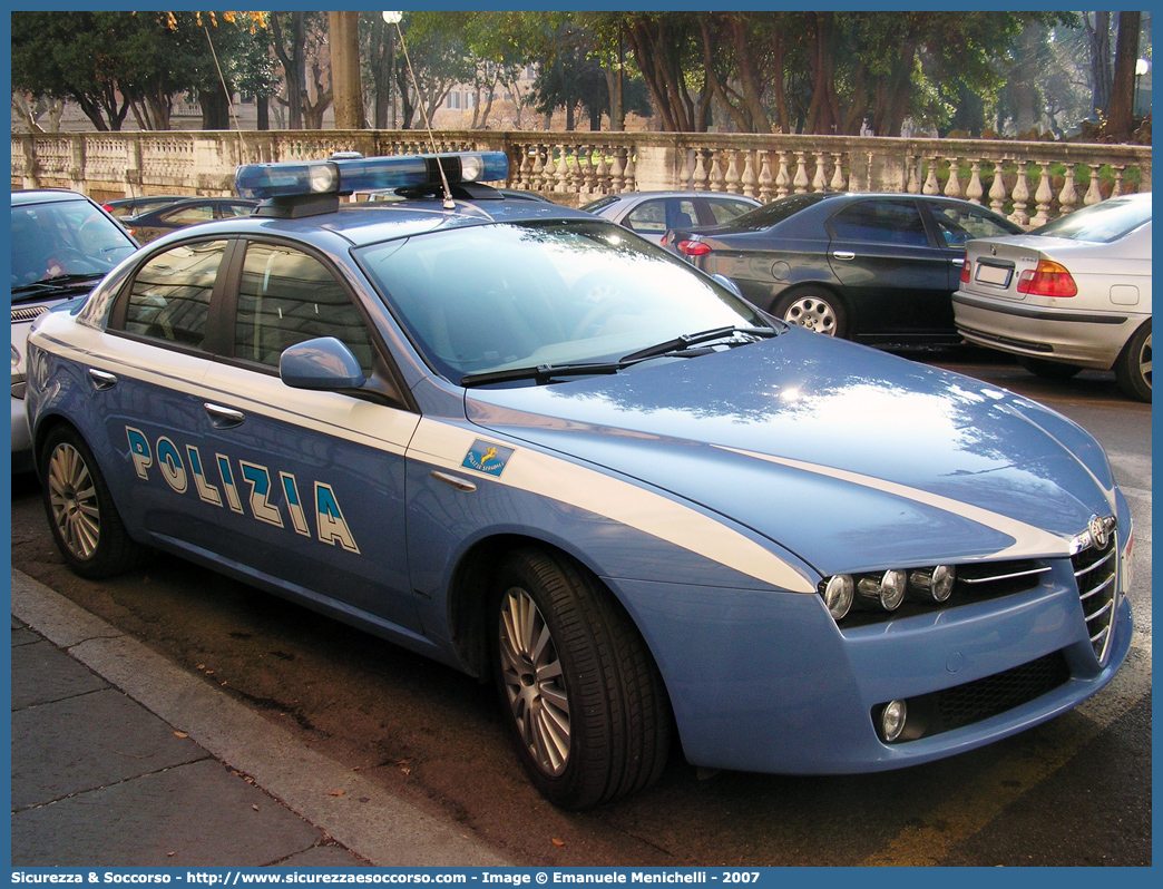 Polizia  F3767
Polizia di Stato
Polizia Stradale
Alfa Romeo 159 Q4
Parole chiave: PS;P.S.;Polizia;di;Stato;Pubblica;Sicurezza;Stradale;Alfa;Romeo;159;Q4;Scorta;Scorte;Quirinale;F3767