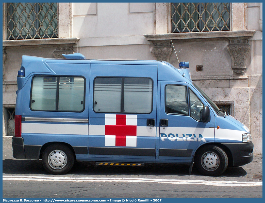 Polizia F4076
Polizia di Stato
Servizio Sanitario
Fiat Ducato II serie restyling
Allestitore Bollanti S.r.l.
Parole chiave: Polizia di Stato;Polizia;PS;Servizio Sanitario;Fiat;Ducato III serie;Ambulanza;Bollanti;F4076