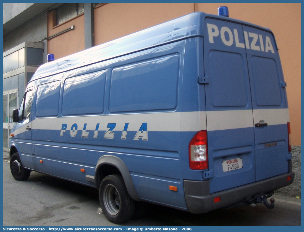 Polizia F4989
Polizia di Stato
Polizia del Mare
Mercedes Benz Sprinter 416 I serie restyling
Parole chiave: PS;P.S.;Polizia;di;Stato;Pubblica;Sicurezza;del;Mare;Mercedes;Benz;Sprinter;Sommozzatori