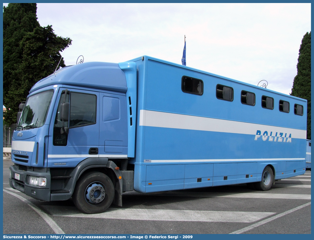 Polizia F5453
Polizia di Stato
Polizia a Cavallo
Iveco EuroCargo 160E28 II serie
Allestitore Valli S.r.l.
Parole chiave: PS;P.S.;Polizia;di;Stato;Trasporto;Cavallo;Cavalli;Iveco;EuroCargo;160E28;Valli