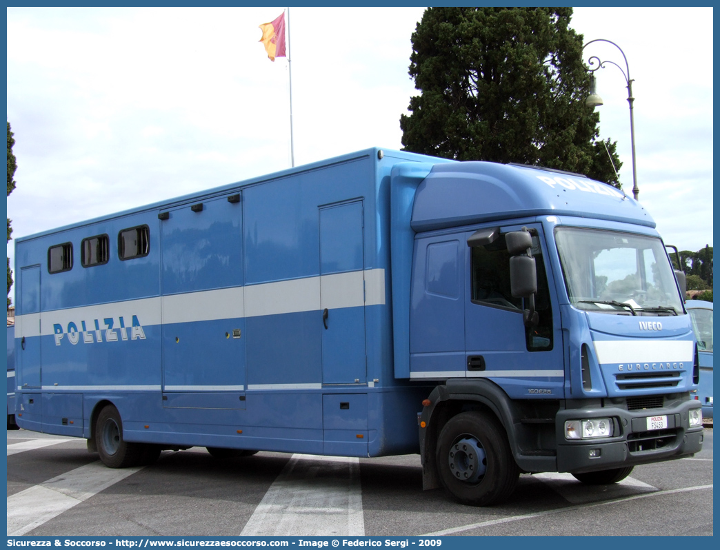 Polizia F5453
Polizia di Stato
Polizia a Cavallo
Iveco EuroCargo 160E28 II serie
Allestitore Valli S.r.l.
Parole chiave: PS;P.S.;Polizia;di;Stato;Trasporto;Cavallo;Cavalli;Iveco;EuroCargo;160E28;Valli