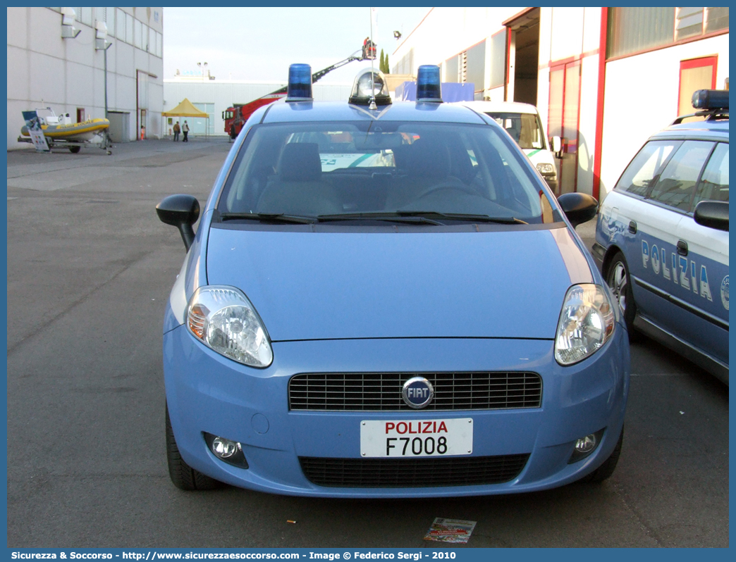 Polizia F7008
Polizia di Stato
Fiat Grande Punto
Parole chiave: PS;P.S.;Polizia;di;Stato;Pubblica;Sicurezza;Fiat;Grande;Punto