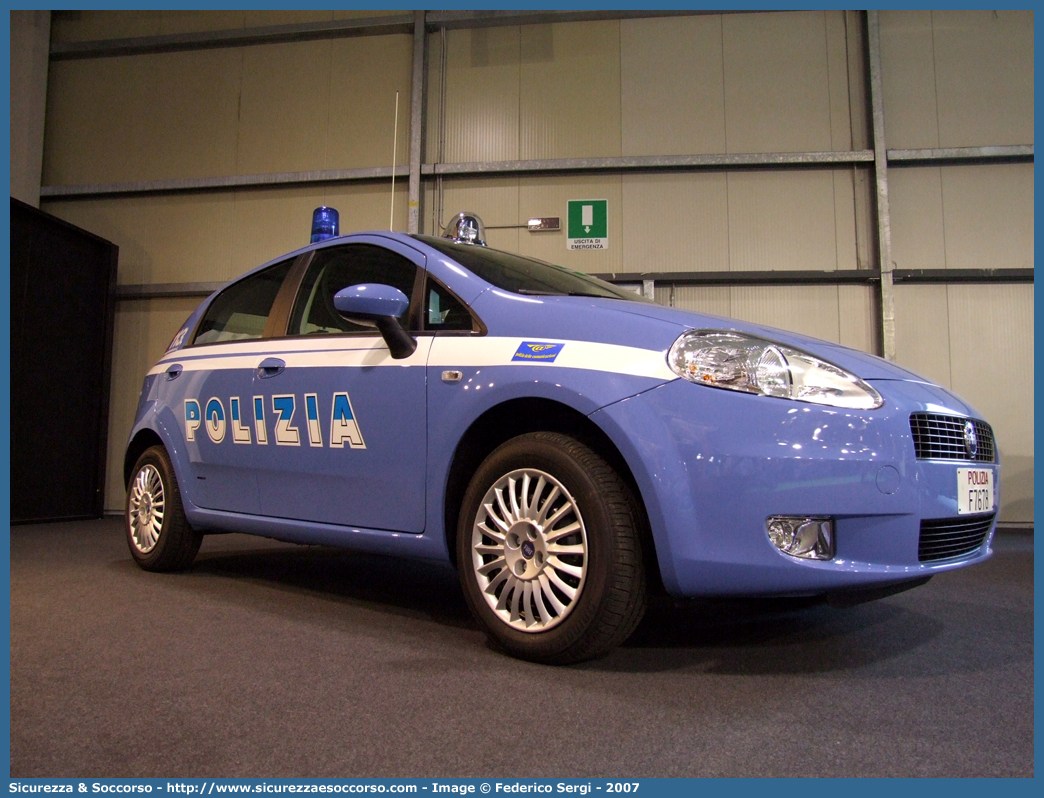 Polizia F7678
Polizia di Stato
Polizia delle Comunicazioni
Fiat Grande Punto
Parole chiave: Polizia di Stato;Polizia;PS;Polizia delle Comunicazioni;Fiat;Grande Punto;F7678