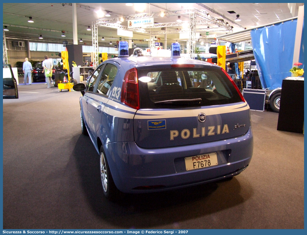 Polizia F7678
Polizia di Stato
Polizia delle Comunicazioni
Fiat Grande Punto
Parole chiave: Polizia di Stato;Polizia;PS;Polizia delle Comunicazioni;Fiat;Grande Punto;F7678