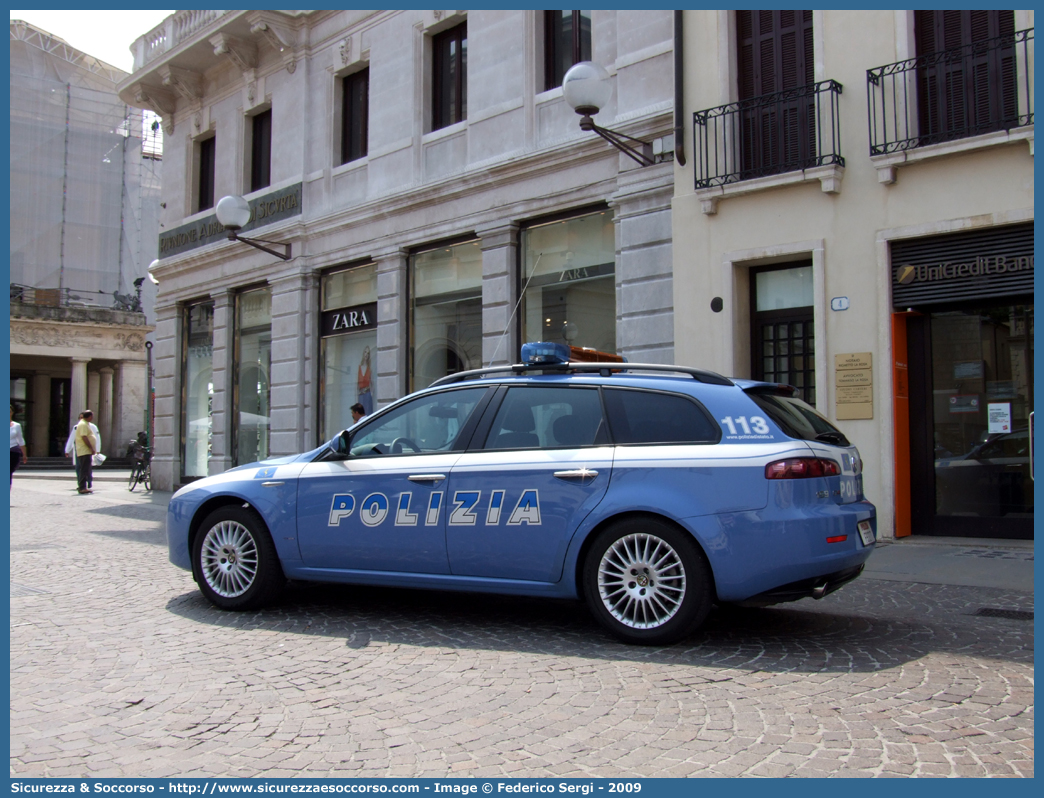 Polizia F9337
Polizia di Stato
Polizia Stradale
Alfa Romeo 159 Sportwagon
Parole chiave: Polizia di Stato;Polizia;PS;Polizia Stradale;Alfa Romeo;159 Sportwagon;F9337