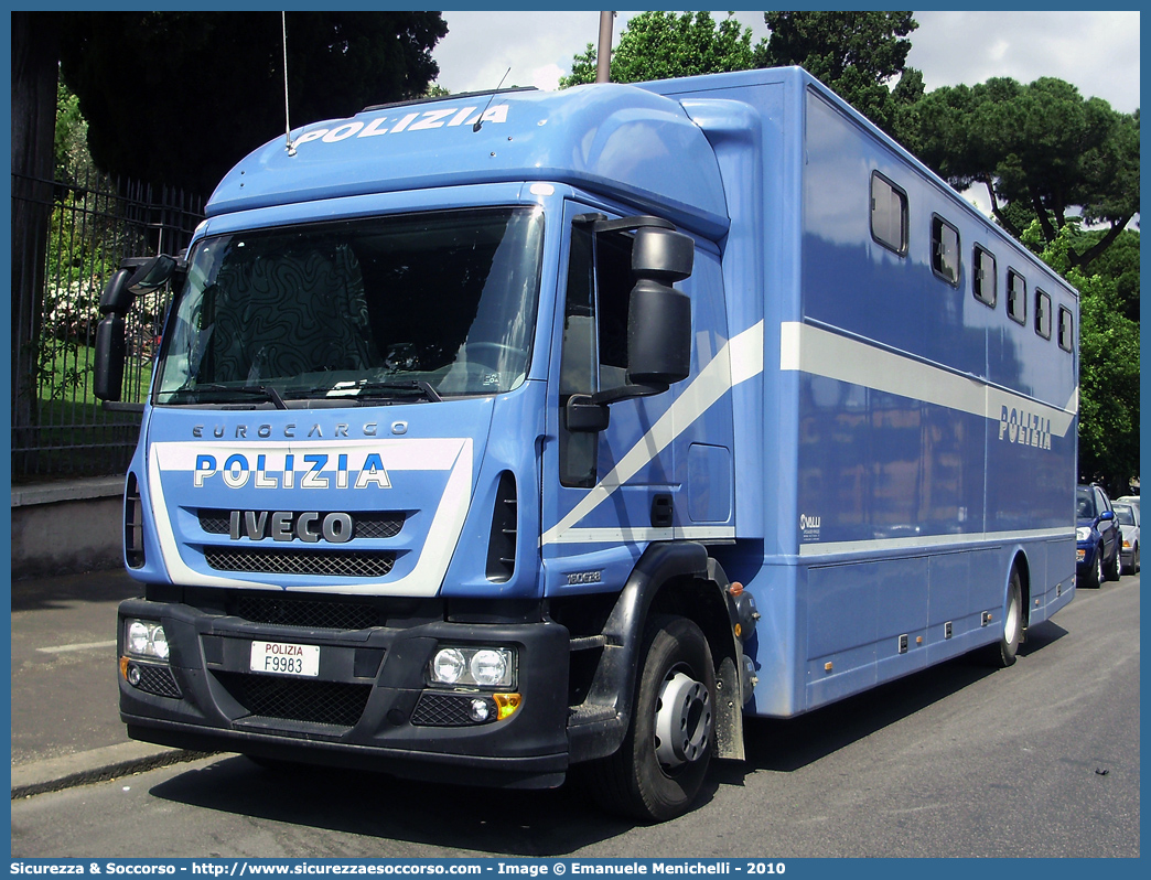 Polizia F9983
Polizia di Stato
Polizia a Cavallo
Iveco EuroCargo 160E28 II serie
Parole chiave: PS;P.S.;Polizia;di;Stato;a;Cavallo;Iveco;EuroCargo;160E28;Valli