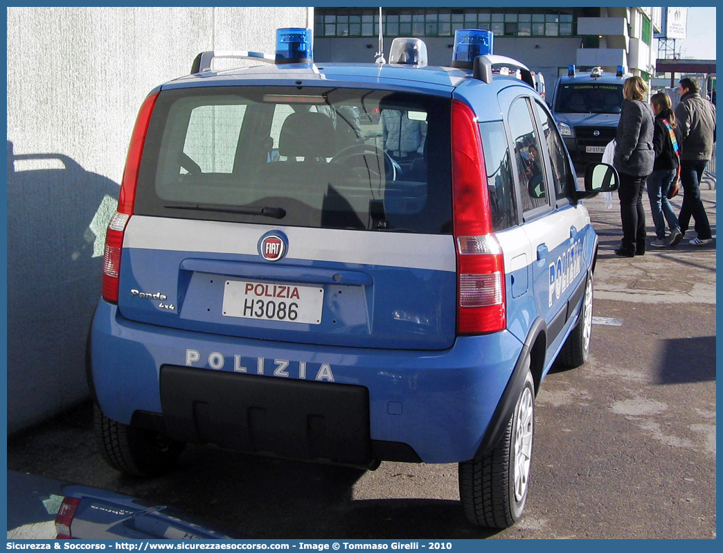 Polizia H3086
Polizia di Stato
Fiat Nuova Panda 4x4 I serie restyling
Parole chiave: PS;P.S.;Polizia;di;Stato;Polizia;Fiat;Nuova;Panda;4x4;H3086