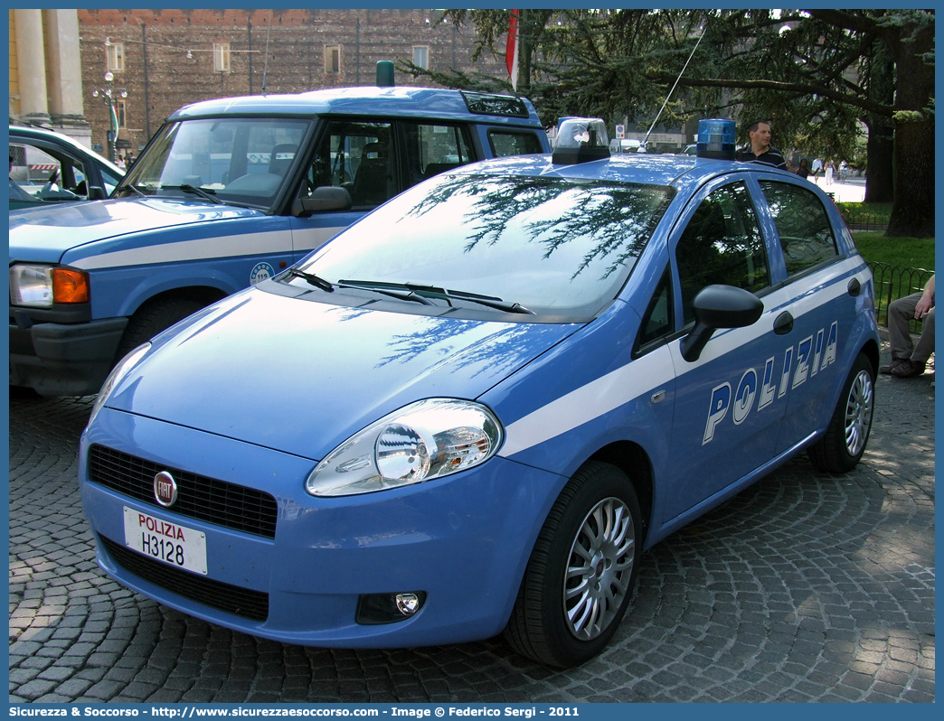 Polizia H3128
Polizia di Stato
Fiat Grande Punto
Parole chiave: PS;P.S.;Polizia;di;Stato;Pubblica;Sicurezza;Fiat;Grande;Punto