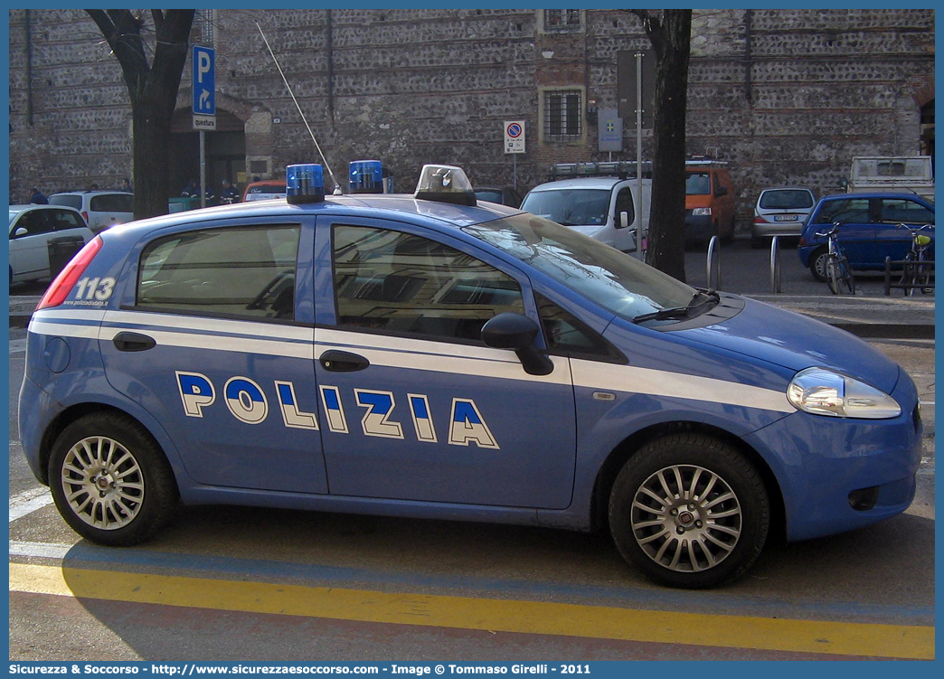 Polizia H3159
Polizia di Stato
Fiat Grande Punto
Parole chiave: PS;P.S.;Polizia;di;Stato;Pubblica;Sicurezza;Fiat;Grande;Punto