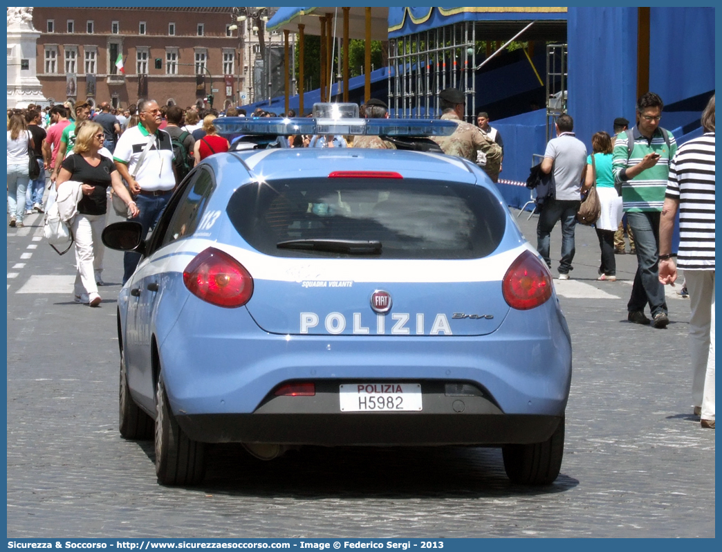 Polizia H5982
Polizia di Stato
Squadra Volante
Fiat Nuova Bravo
(II fornitura)
Parole chiave: PS;P.S.;Polizia;Polizia di Stato;Squadra;Volante;Fiat;Nuova;Bravo;H5982