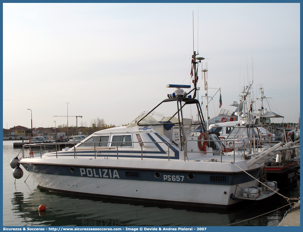 PS 657
Polizia di Stato
Polizia del Mare
CNG Motovedetta Classe Squalo
Parole chiave: PS;P.S.;Polizia;di;Stato;Navale;Mare;CNG;Motovedetta;Classe;Squalo