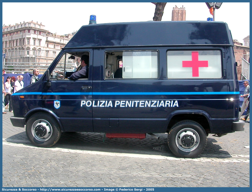 Polizia Penitenziaria 006AB
Polizia Penitenziaria
Nucleo Traduzioni e Piantonamenti
Alfa Romeo AR8 4x4

Parole chiave: 006AB;Polizia Penitenziaria;Nucleo Traduzioni e Piantonamenti;Ambulanza;Alfa Romeo AR8 4x4