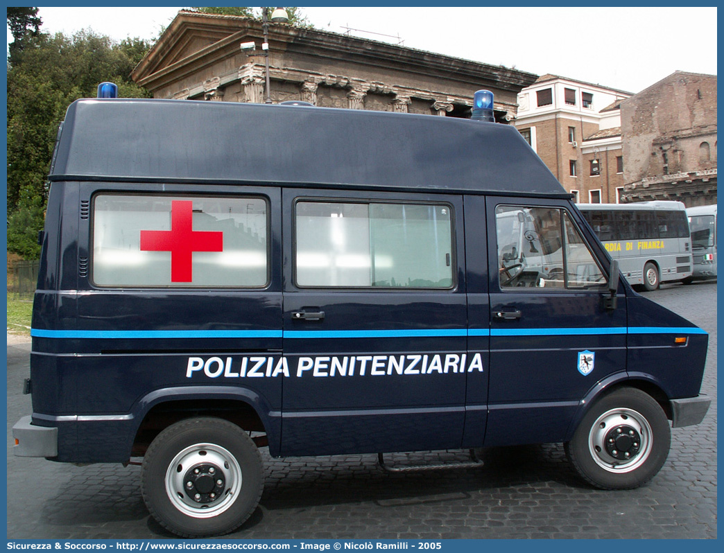 Polizia Penitenziaria 006AB
Polizia Penitenziaria
Nucleo Traduzioni e Piantonamenti
Alfa Romeo AR8 4x4

Parole chiave: 006AB;Polizia Penitenziaria;Nucleo Traduzioni e Piantonamenti;Ambulanza;Alfa Romeo AR8 4x4