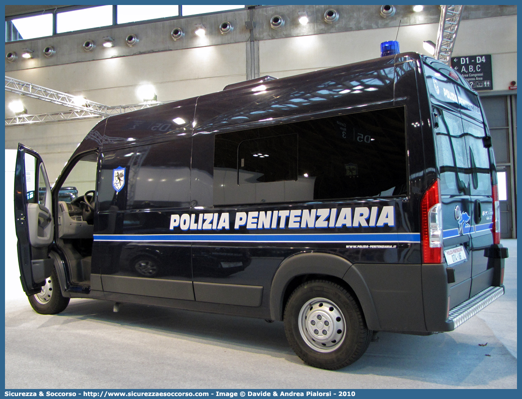 Polizia Penitenziaria 074AF
Polizia Penitenziaria
Fiat Ducato III serie serie
Allestitore Mussa & Graziano S.r.l.
Parole chiave: PolPen;Pol.Pen.;AdiC;A.diC.;Agenti;di;Custodia;Polizia;Penitenziaria;Fiat;Ducato;X250;Mussa & Graziano