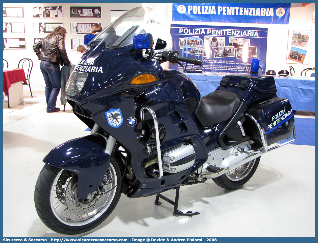 Polizia Penitenziaria 121
Polizia Penitenziaria
Nucleo Traduzioni e Piantonamenti
BMW R850RT I serie

Parole chiave: PolPen;Pol.Pen.;AdiC;A.diC.;Agenti di Custodia;Polizia Penitenziaria;Nucleo;Traduzioni;Piantonamenti;BMW;R850RT