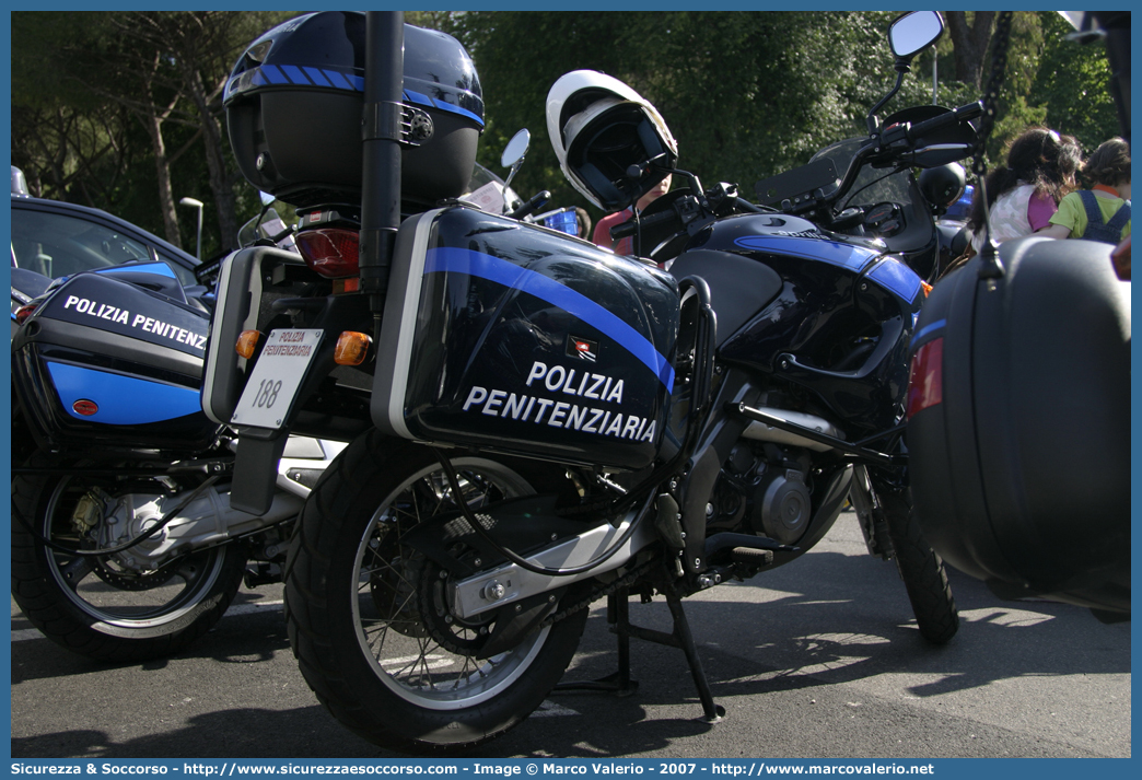 Polizia Penitenziaria 188
Polizia Penitenziaria
Nucleo Traduzioni e Piantonamenti
Aprilia Pegaso 650 II serie
Parole chiave: Pol.Pen.;PolPen;Polizia;Penitenziaria;Nucleo;Traduzioni;Piantonamenti;Aprilia;Pegaso;650