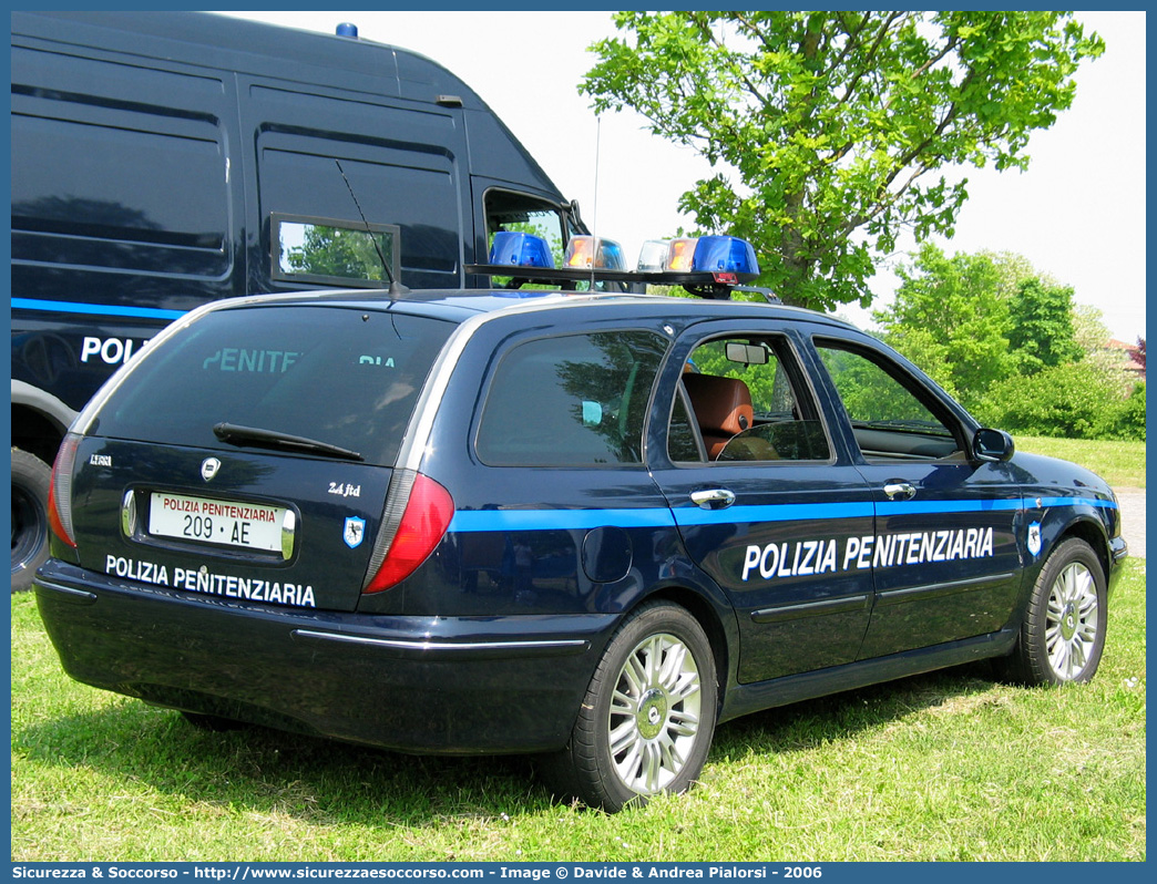 Polizia Penitenziaria 209AE
Polizia Penitenziaria
Nucleo Traduzioni e Piantonamenti
Lancia Lybra Stationwagon

Parole chiave: 209AE;Polizia Penitenziaria;Nucleo Traduzioni e Piantonamenti;Lancia Lybra Stationwagon