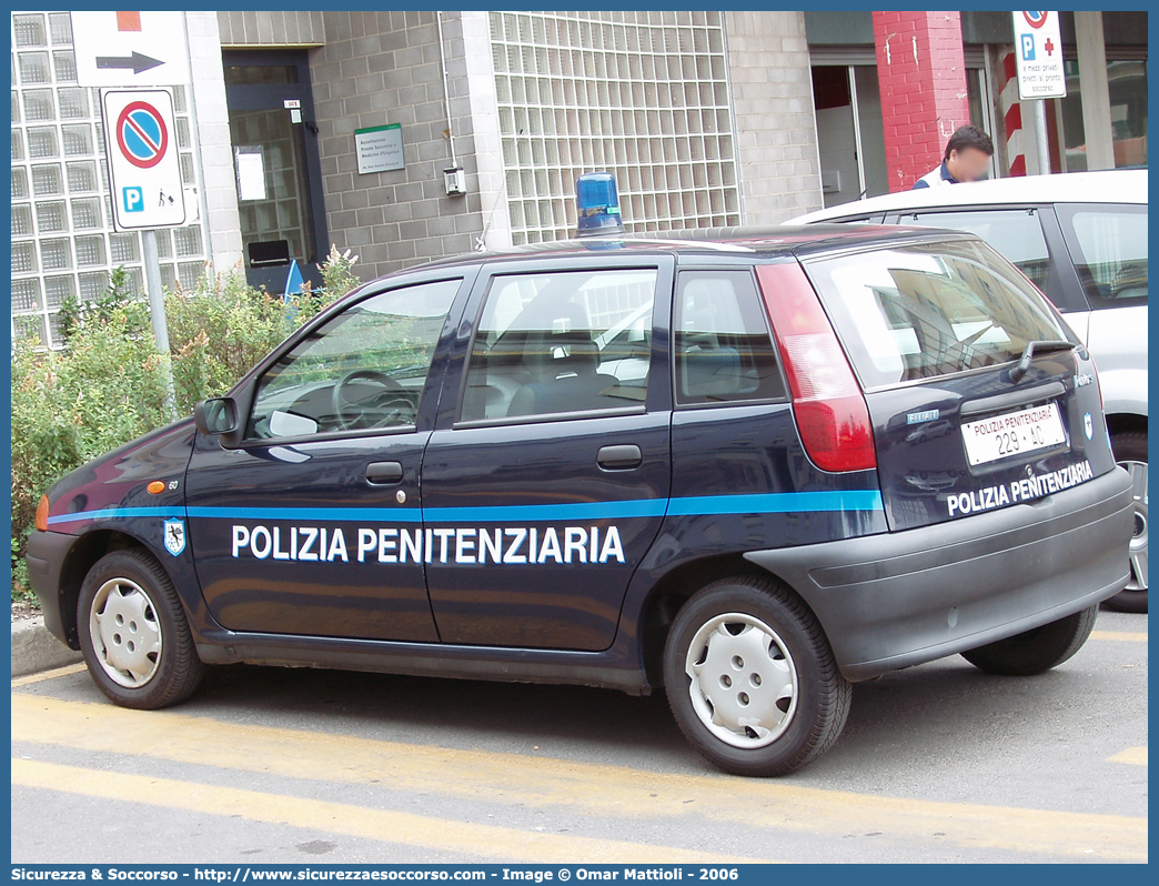 Polizia Penitenziaria 229AC
Polizia Penitenziaria
Nucleo Traduzioni e Piantonamenti
Fiat Punto I serie
Parole chiave: PP;P.P.;Pol.Pen;PolPen;AdiC;A.diC.;Agenti;di;Custodia;Polizia;Penitenziaria;Nucleo;Traduzioni;Piantonamenti;Fiat;Punto