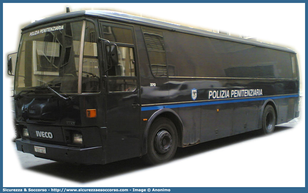 Polizia Penitenziaria 255AC
Polizia Penitenziaria
Iveco 370
Parole chiave: PolPen;Pol.Pen.;AdiC;A.diC.;Agenti di Custodia;Polizia Penitenziaria;Iveco;370;255AC