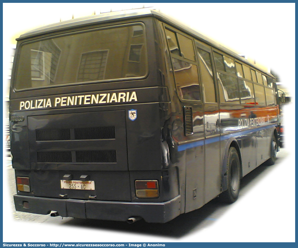 Polizia Penitenziaria 255AC
Polizia Penitenziaria
Iveco 370
Parole chiave: PolPen;Pol.Pen.;AdiC;A.diC.;Agenti di Custodia;Polizia Penitenziaria;Iveco;370;255AC