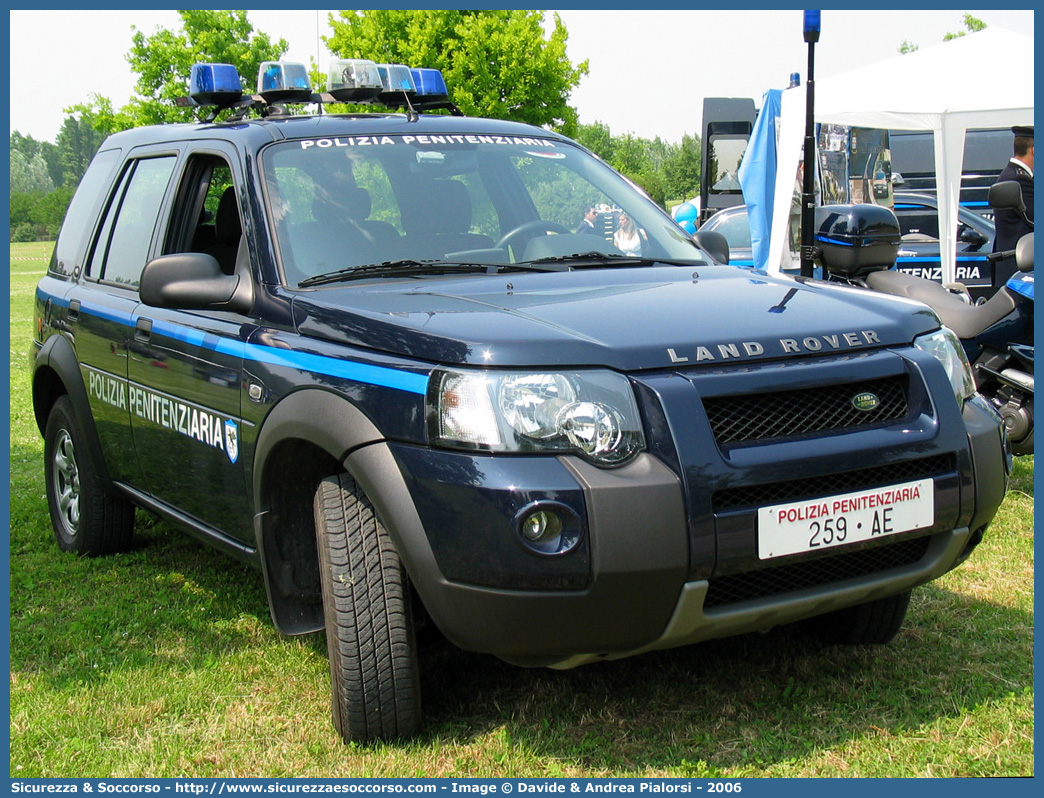 Polizia Penitenziaria 259AE
Polizia Penitenziaria
Nucleo Traduzioni e Piantonamenti
Land Rover Freelander I serie restyling
Parole chiave: PP;P.P.;Pol.Pen;PolPen;AdiC;A.diC.;Agenti;di;Custodia;Polizia;Penitenziaria;Nucleo;Traduzioni;Piantonamenti;Land Rover;Freelander