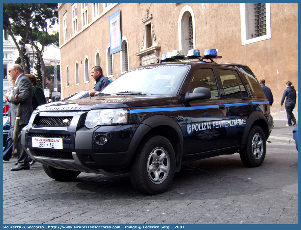 Polizia Penitenziaria 262AE
Polizia Penitenziaria
Nucleo Traduzioni e Piantonamenti
Land Rover Freelander I serie restyling
Parole chiave: PP;P.P.;Pol.Pen;PolPen;AdiC;A.diC.;Agenti;di;Custodia;Polizia;Penitenziaria;Nucleo;Traduzioni;Piantonamenti;Land Rover;Freelander