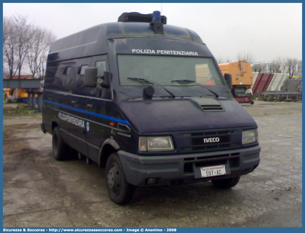 Polizia Penitenziaria 597AC
Polizia Penitenziaria
Iveco Daily 35-12 II serie
Parole chiave: PolPen;Pol.Pen.;AdiC;A.diC.;Agenti;di;Custodia;Polizia;Penitenziaria;Iveco;Daily;35-12;35;12;35.12