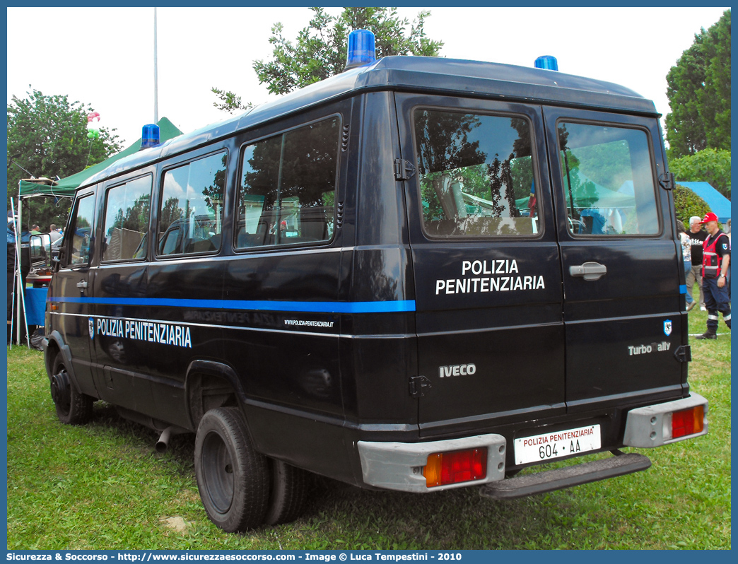 Polizia Penitenziaria 604AA
Polizia Penitenziaria
Iveco Daily 35-10 II serie

Parole chiave: PolPen;Pol.Pen.;AdiC;A.diC.;Agenti di Custodia;Polizia Penitenziaria;Iveco;Daily;30.8 II serie;604AA