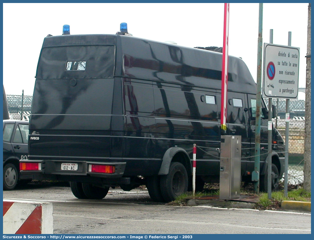 Polizia Penitenziaria 612AC
Polizia Penitenziaria
Iveco Daily 35-12 II serie
Parole chiave: PolPen;Pol.Pen.;AdiC;A.diC.;Agenti;di;Custodia;Polizia;Penitenziaria;Iveco;Daily;35-12;35;12;35.12